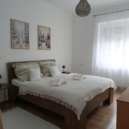 Apartament Hunor Vendeghaz *